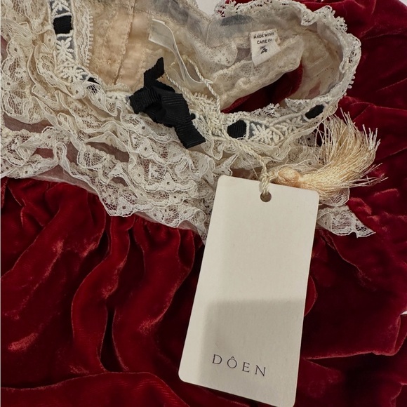 Rare! Doen Rondes Velvet Dress with Lace Trim - Picture 2 of 5